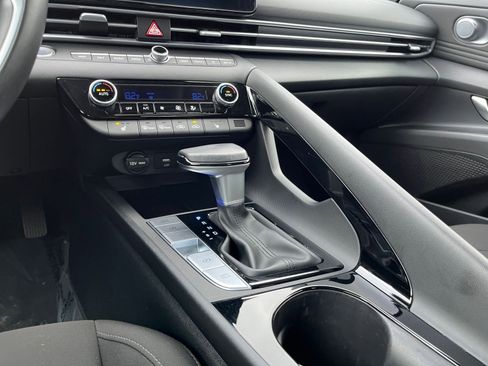 Used 2025 Hyundai Elantra SEL image 41