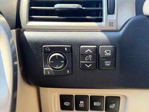 Used 2020 Lexus GX 460 Luxury w/ Accessory Package AWD/4WD image 23