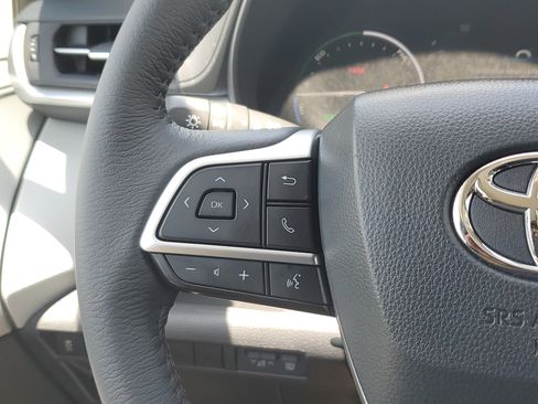 Certified 2025 Toyota Sienna XLE FWD image 25