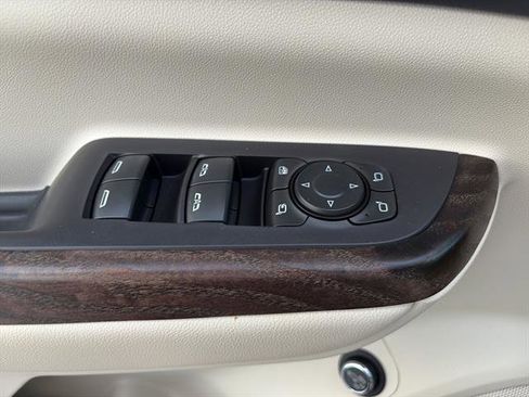 Used 2022 GMC Acadia Denali image 18