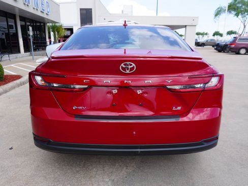 Used 2025 Toyota Camry LE w/ Convenience Package image 5