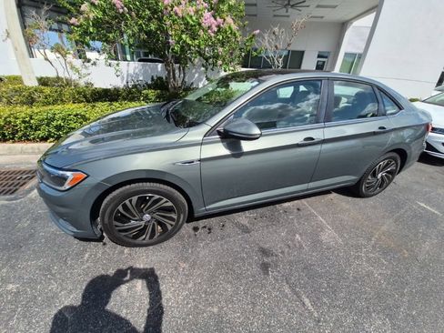 Used 2019 Volkswagen Jetta SEL Premium FWD image 3