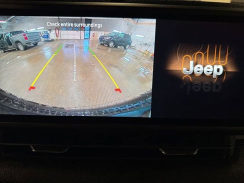 Used 2025 Jeep Wrangler Sport AWD/4WD image 15