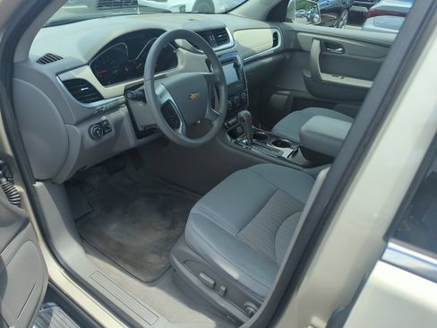 Used 2015 Chevrolet Traverse LT w/ Style and Technology Package FWD image 11