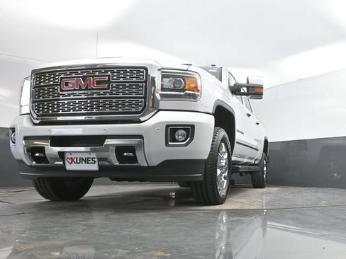 Used 2019 GMC Sierra 3500 Denali w/ Duramax Plus Package AWD/4WD image 34
