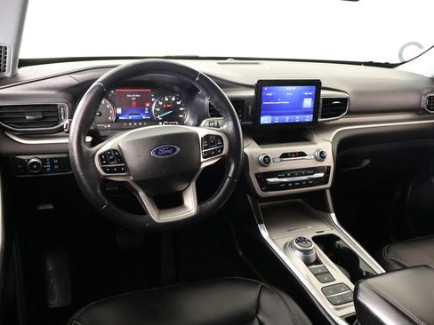 Used 2021 Ford Explorer XLT w/ Equipment Group 202A RWD image 2