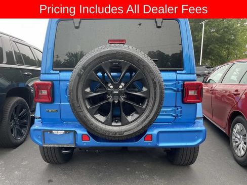 Used 2022 Jeep Wrangler Unlimited Sahara AWD/4WD image 7