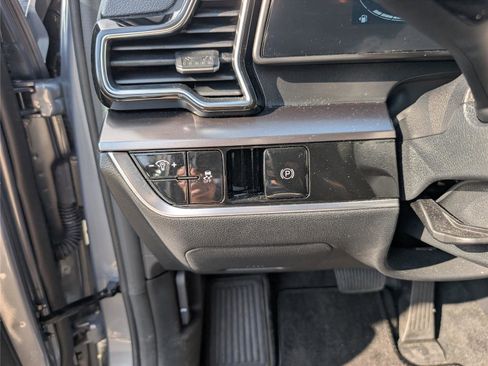 Used 2024 Kia Sportage EX image 17