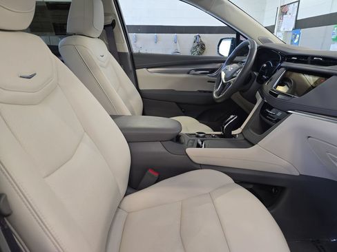 Used 2024 Cadillac XT5 Premium Luxury AWD/4WD image 11