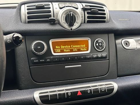 Used 2013 smart fortwo pure RWD image 19