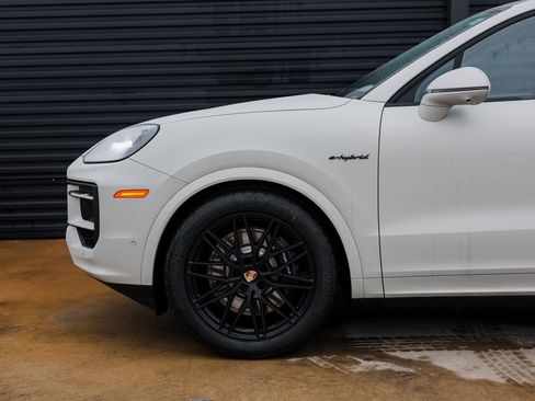 New 2026 Porsche Cayenne E-Hybrid Coupe image 11