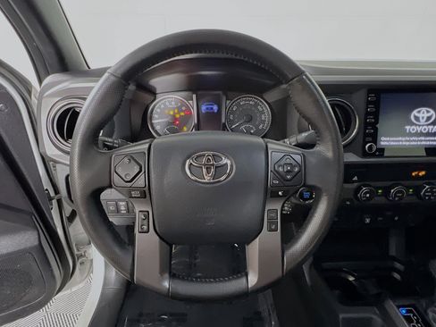 Used 2020 Toyota Tacoma TRD Off-Road AWD/4WD image 18