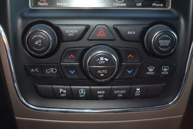 Used 2017 Jeep Grand Cherokee Laredo w/ Quick Order Package 23E AWD/4WD image 30