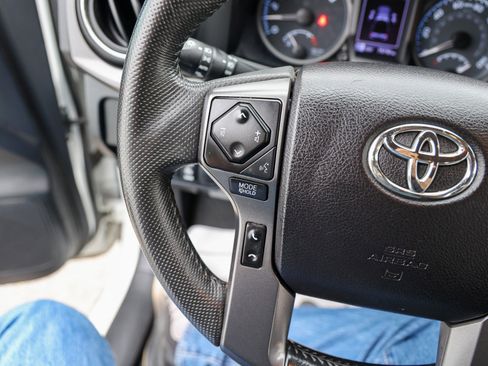 Used 2021 Toyota Tacoma TRD Sport w/ Technology Package image 19