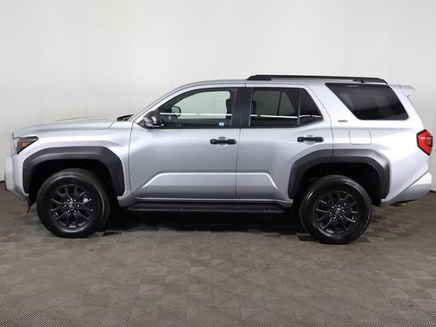 Used 2025 Toyota 4Runner SR5 AWD/4WD image 15