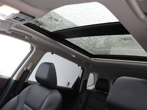 Used 2023 Nissan Rogue SL w/ SL Premium Package image 16