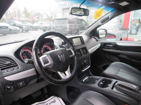 Used 2017 Dodge Grand Caravan GT image 11