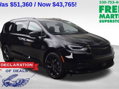New 2026 Chrysler Pacifica Select w/ S Appearance Package