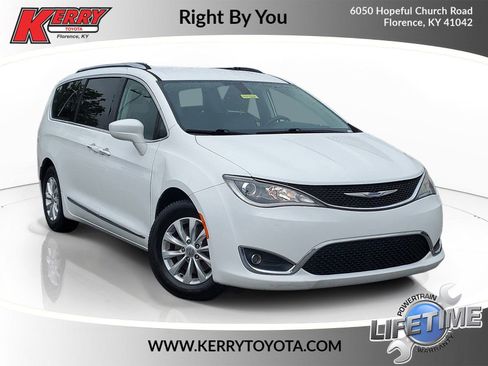 Used 2019 Chrysler Pacifica Touring-L FWD image 1