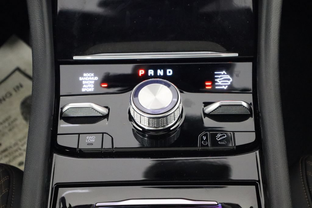 Used 2025 Jeep Grand Cherokee Summit AWD/4WD image 32