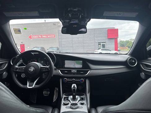 Used 2022 Alfa Romeo Giulia Veloce AWD/4WD image 34