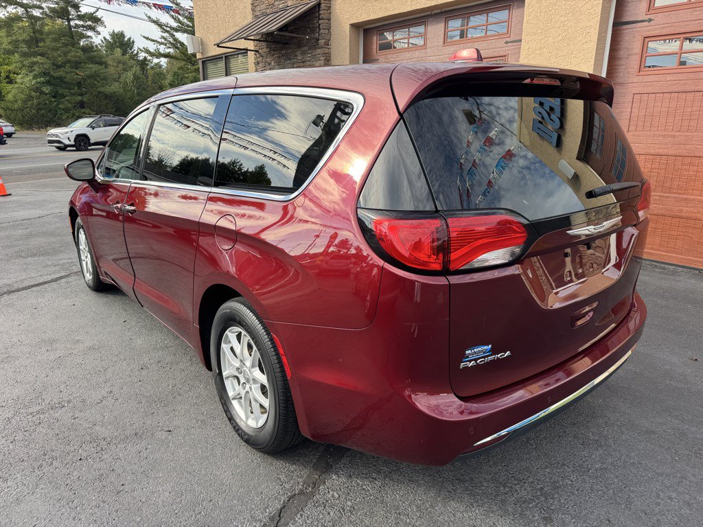 Used 2020 Chrysler Pacifica Touring FWD image 7