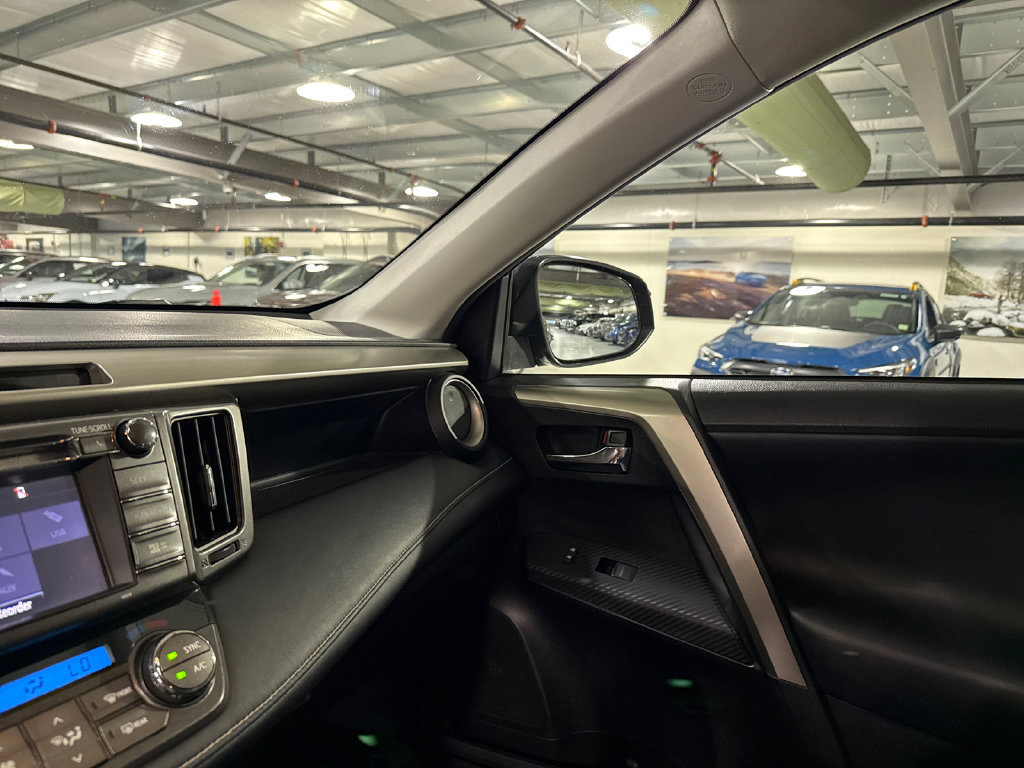 Used 2015 Toyota RAV4 Limited AWD/4WD image 19