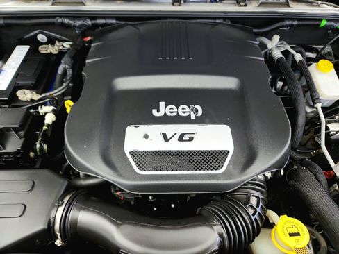 Used 2018 Jeep Wrangler Unlimited Sport S AWD/4WD image 29