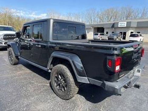Used 2022 Jeep Gladiator Overland AWD/4WD image 7