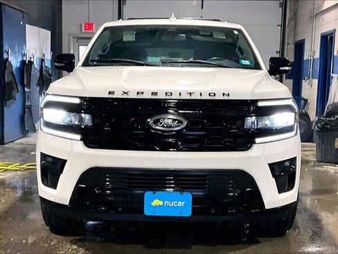 Used 2022 Ford Expedition Limited image 2