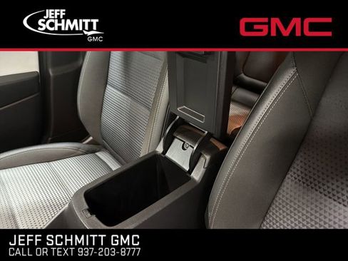 Certified 2025 Chevrolet Trax LT w/ LT Convenience Package FWD image 17