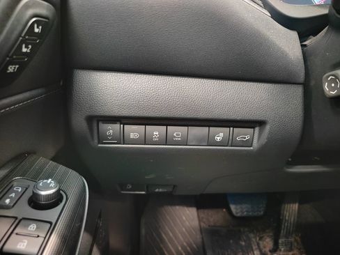 Used 2024 Toyota Venza Limited AWD/4WD image 9