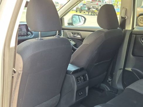 Certified 2024 Nissan Rogue SV FWD image 24