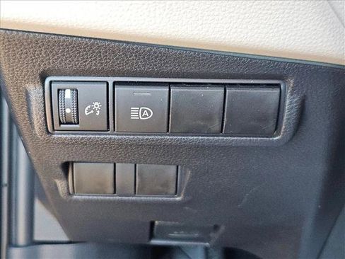 Used 2025 Toyota Corolla Cross L image 13