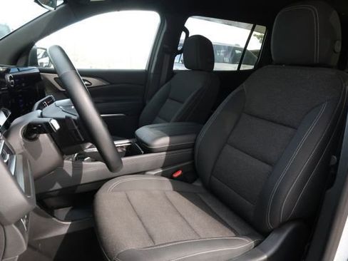 Used 2024 Chevrolet Traverse LT image 25