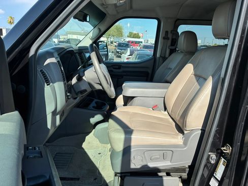 Used 2018 Nissan NV 3500 SL RWD image 15