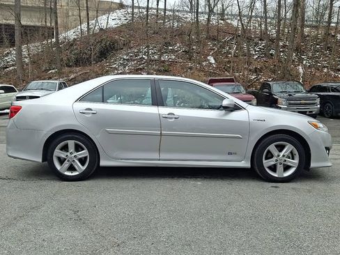 Used 2014 Toyota Camry SE w/ Moonroof Package image 8