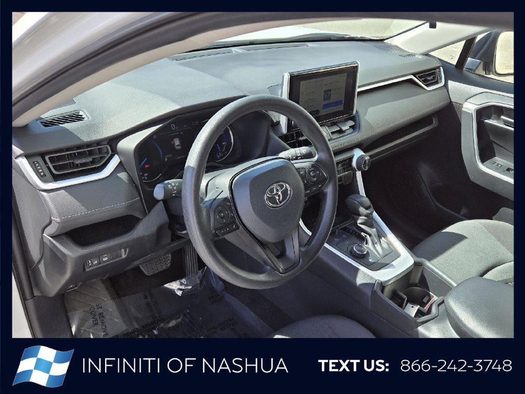 Used 2025 Toyota RAV4 XLE AWD/4WD image 6