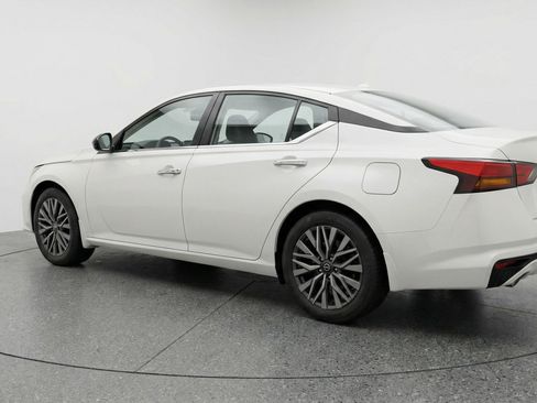 Used 2025 Nissan Altima 2.5 SV image 6