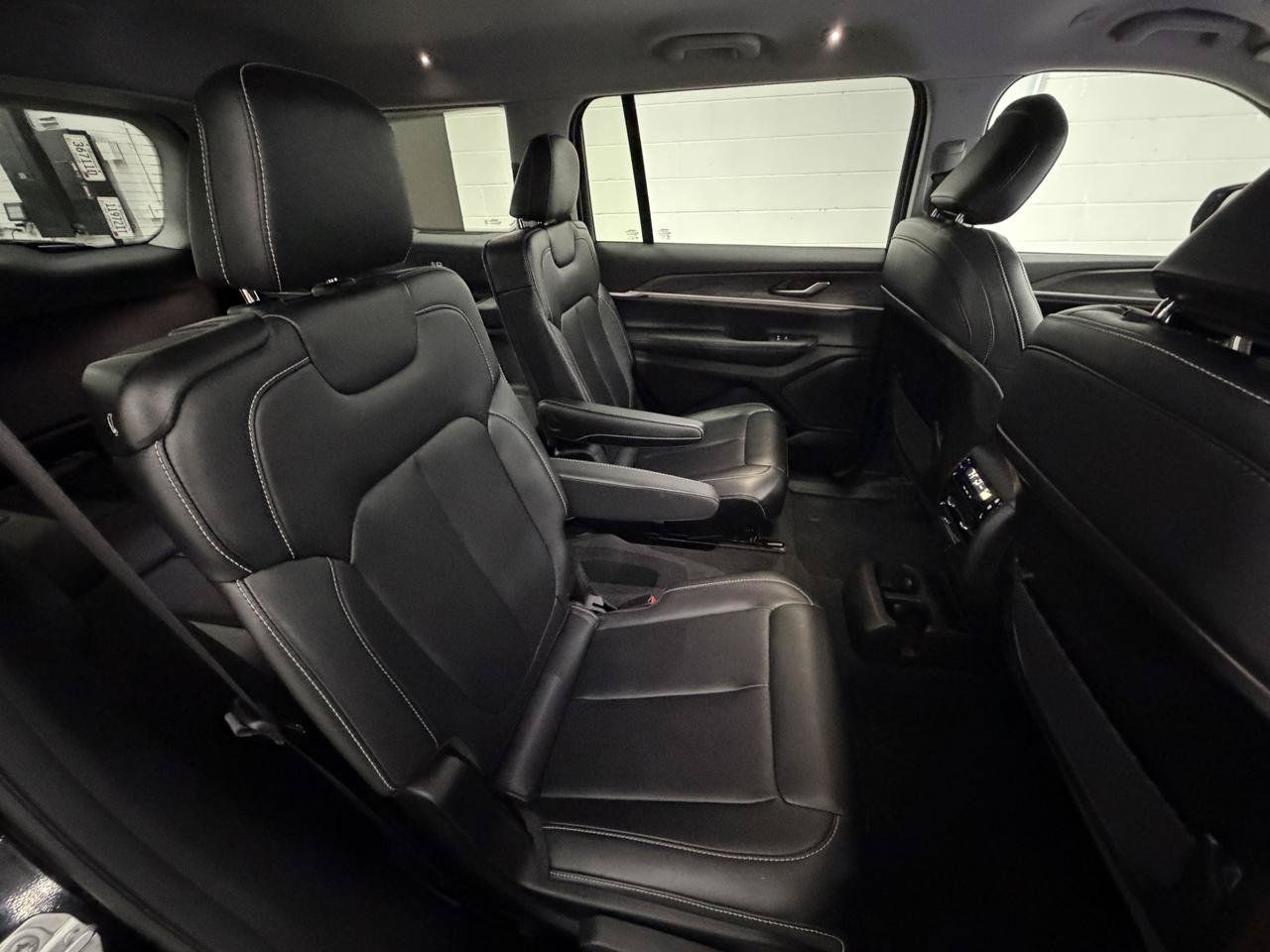 Used 2023 Jeep Grand Cherokee L Limited AWD/4WD image 19