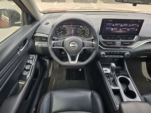 Used 2024 Nissan Altima 2.5 SR w/ SR Premium Package image 13