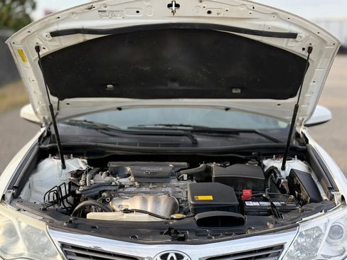 Used 2014 Toyota Camry L image 28