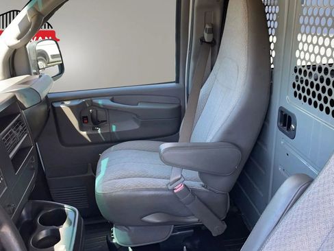 Used 2013 Chevrolet Express 2500 RWD image 27