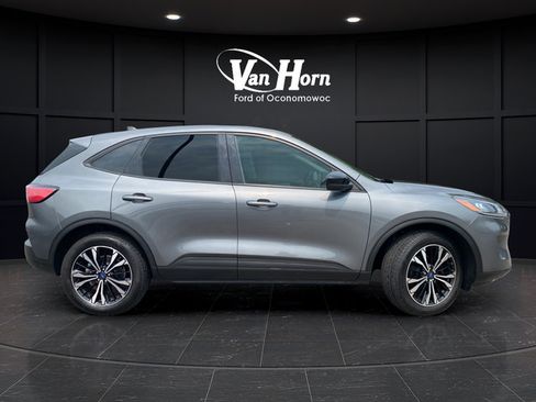 Used 2022 Ford Escape SE w/ SE Sport Appearance Package AWD/4WD image 8