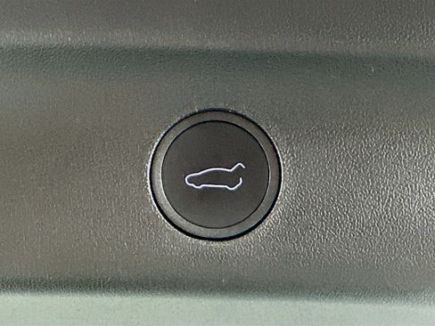 Used 2022 Tesla Model Y Long Range AWD/4WD image 28