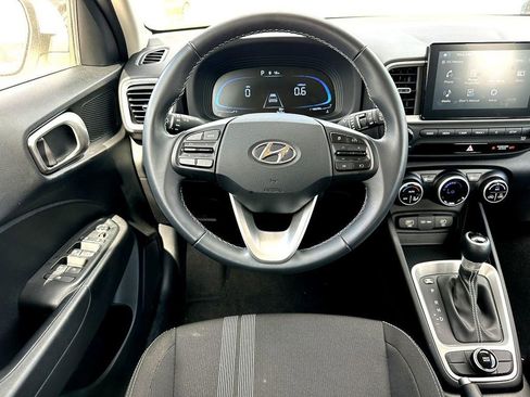 Used 2025 Hyundai Venue SEL FWD image 23