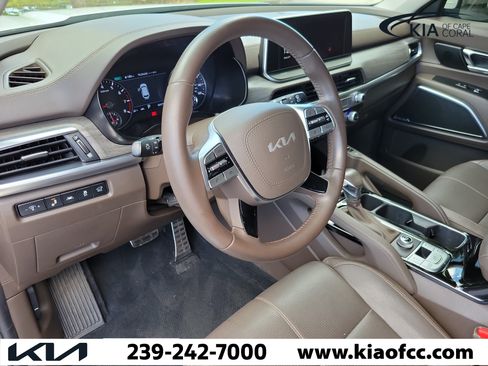 Used 2022 Kia Telluride SX w/ Towing Package FWD image 29