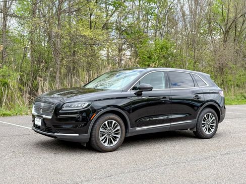 Used 2023 Lincoln Nautilus AWD w/ Premium Package image 3