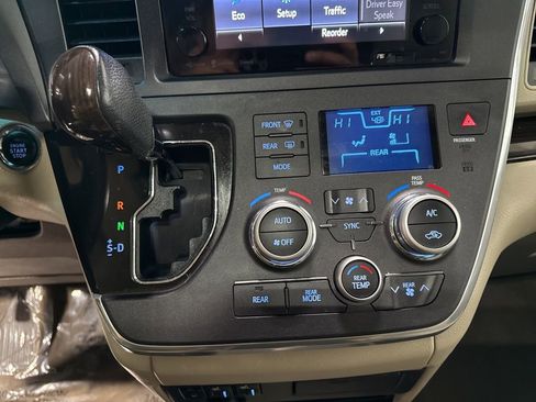 Used 2017 Toyota Sienna XLE Premium FWD image 20