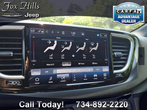 Certified 2026 Chrysler Pacifica Limited FWD image 21